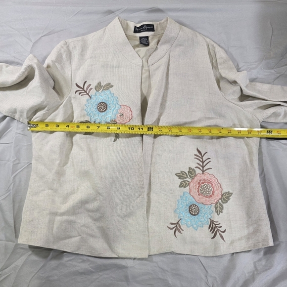 Mercer & Madison Cream Floral Embroidered Linen Blazer - Picture 4 of 8